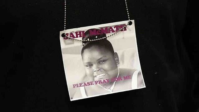 ১৩ বছর বয়সী জাহি ম্যাকম্যাথ। চিকিৎসকেরা তাকে ‘মৃত ঘোষণা’ করার পর আইনি লড়াইয়ে জয়ী হয়ে তার পরিবার তাকে লাইফ সাপোর্টে রেখেছে। ছবি: রয়টার্স