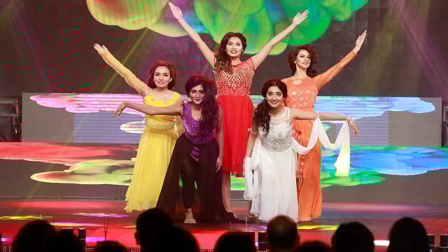 সেরা পাঁচ প্রতিযোগীর নৃত্য পরিবেশন।