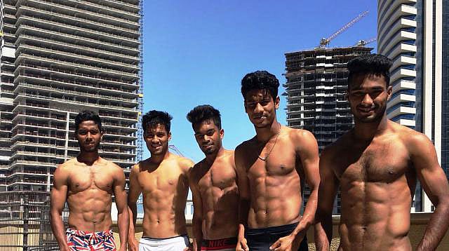 এমন সুঠাম দেহধারীরা সবাই জাতীয় দলের তরুণ ফুটবলার। বাঁ থেকে বিপলু, রহিম, স্বাধীন, আবদুল্লাহ ও জাফর। ছবি: সংগৃহীত