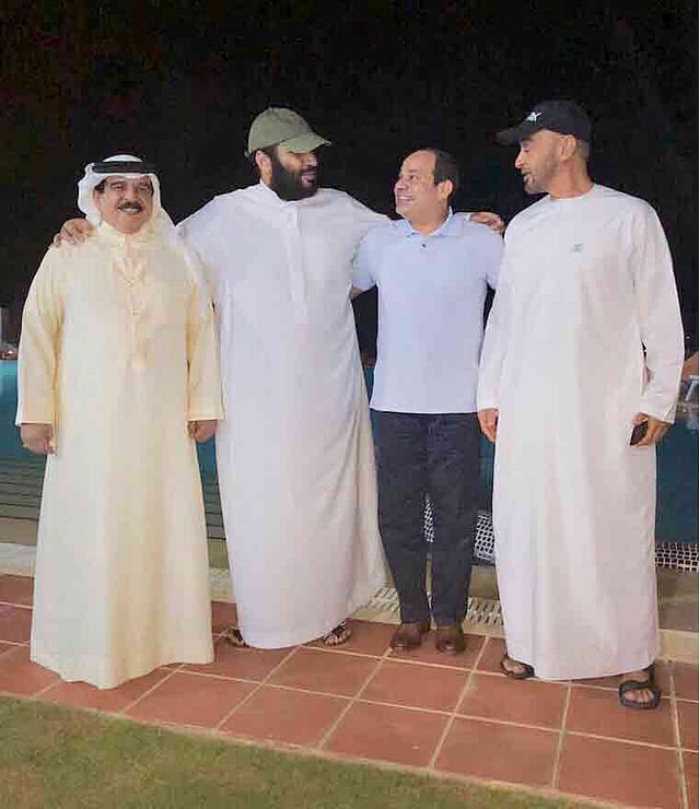 কয়েক দিন আগে মিসরের প্রেসিডেন্ট ফাত্তাহ আল সিসি আয়োজিত বৈঠকে সৌদি যুবরাজ মোহাম্মদ বিন সালমান। ছবি: টুইটার