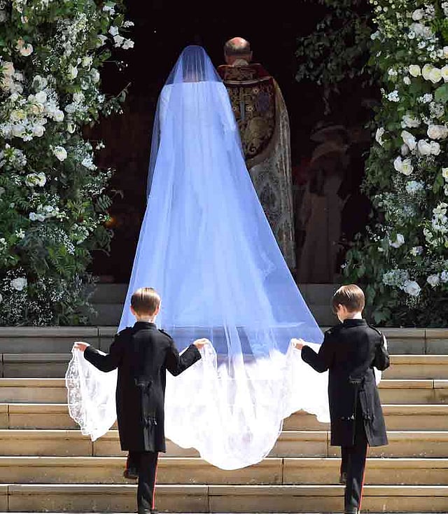 মেগানের পেছনে খুদে ব্রাইডসমেইড। ছবি: রয়টার্স