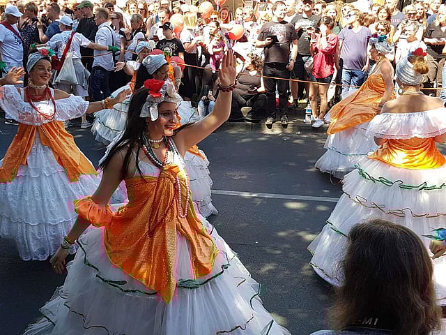 পেরুর সাংস্কৃতিক দলের বর্ণাঢ্য পরিবেশনা।