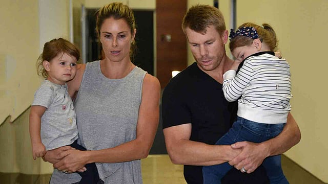 ওয়ার্নার পরিবার। বল টেম্পারিংয়ের জন্য এখন তাদের সুখের ঘরে দুঃখের আগুন। ছবি: এএফপি