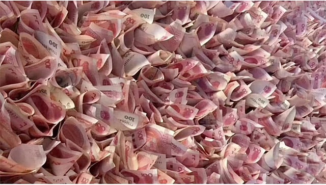 এসব ইয়েন দিয়ে তৈরি হয়েছে তোড়াটি। ছবি: সংগৃহীত