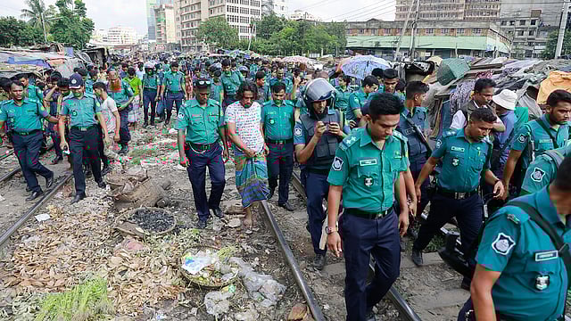 রাজধানীতে মাদকবিরোধী অভিযান শুরু হয়েছে ২৫ মে থেকে। ছবি: প্রথম আলো
