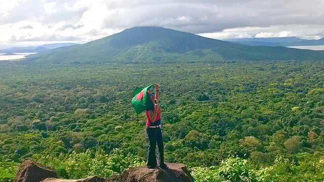 দেশে থেকে দেশান্তরে