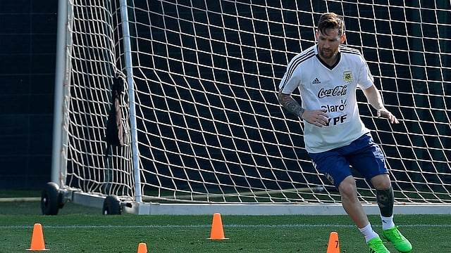 মেসিকে ইসরায়েলে খেলতে না আসার অনুরোধ জানালেন ফিলিস্তিন ফুটবল ফেডারেশেন প্রধান। ছবি: এএফপি