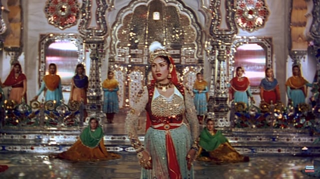 ‘মুঘল ই আজম’ ছবির ‘প্যায়ার কিয়া তো ডরনা ক্যায়া’ গানের দৃশ্য