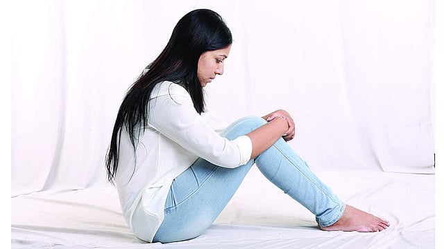 অন্তর্মুখীদের মুখ বন্ধ থাকে। কারণ মনের মধ্যে ভাবনার ডালপালা ছড়াতে থাকে। ছবি: কবির হোসেন