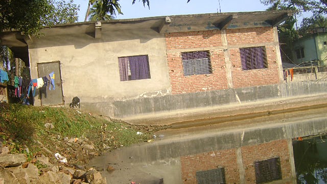 নড়াইল টিটির প্রাণকেন্দ্র এক কক্ষের ছোট আয়তনেই রয়ে গেছে। ছবি: প্রথম আলো