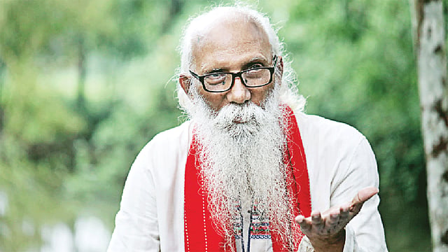 নেত্রকোনার কাশবনে নির্মলেন্দু গুণ। ছবি: খালেদ সরকার