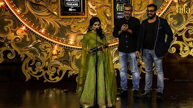 প্রথম ছবি পরিচালনার জন্য পুরস্কার পেয়েছেন কঙ্কণা সেন শর্মা। ছবি: টুইটার থেকে নেওয়া