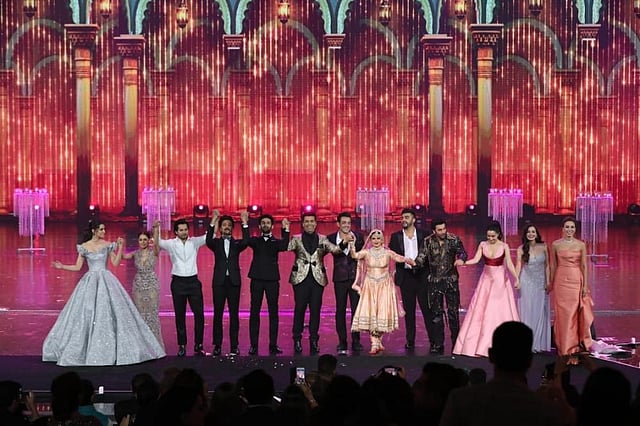 আইফার মঞ্চে বিভিন্ন পরিবেশনায় অংশ নেওয়া তারকারা। ছবি: টুইটার থেকে নেওয়া