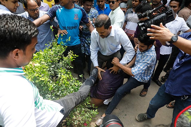 কোটা সংস্কার আন্দোলনকারীদের ওপর হামলা। ছবি: দীপু মালাকার
