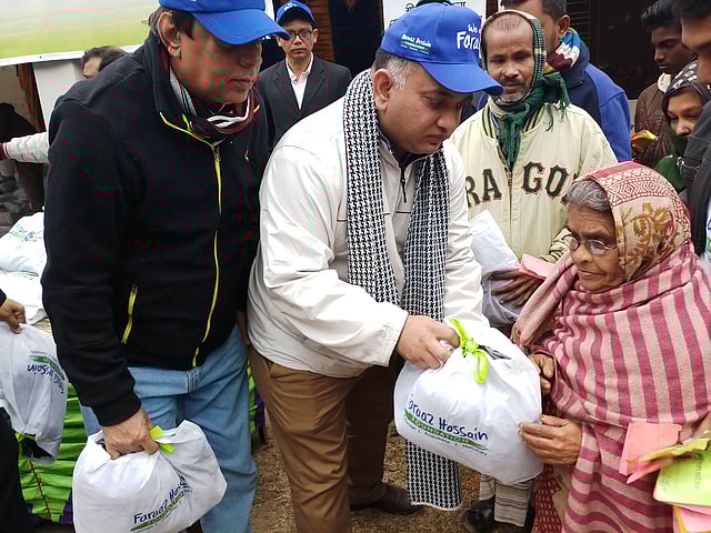দুস্থ মানুষের জন্য ত্রাণ সহায়তা