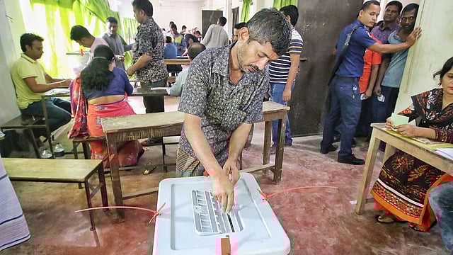 গাজীপুর সিটি করপোরেশন নির্বাচনের একটি ভোটকেন্দ্রের চিত্র