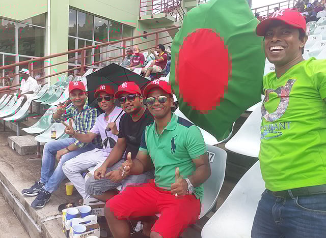 গায়ানা ন্যাশনাল স্টেডিয়ামের গ্যালারিতে বাংলাদেশের কজন দর্শক। ছবি: রানা আব্বাস
