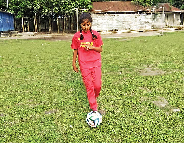 ফুটবলই স্বরলিকা স্বপ্ন