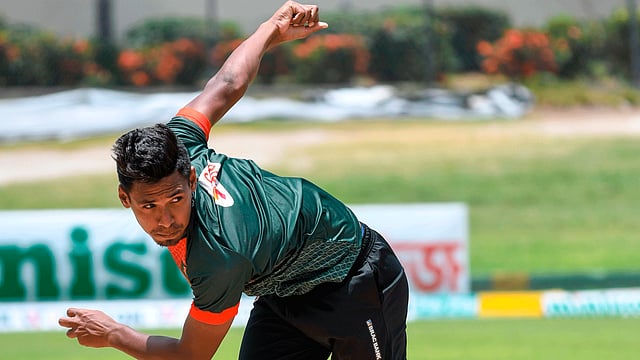 ওয়েস্ট ইন্ডিজের মুখোমুখি হওয়ার আগে অনুশীলনে মোস্তাফিজ। ছবি: এএফপি