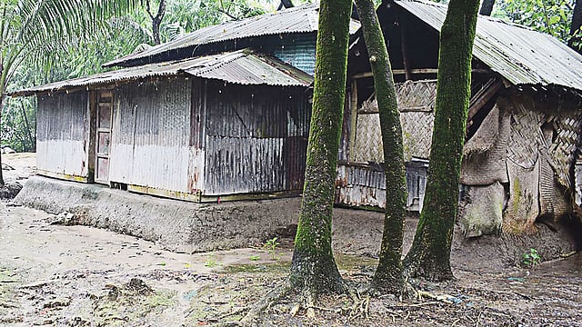 হাতিয়ার এই বাড়িটি মেরামতের স্বপ্ন দেখেছিল রাজীব