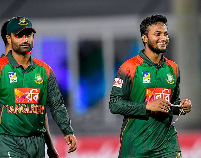 তামিম দারুণ ব্যাটিং করলেও ব্যাটে-বলে সাকিবের পারফরম্যান্সই বেশি নজর কেড়েছে। ছবি: এএফপি