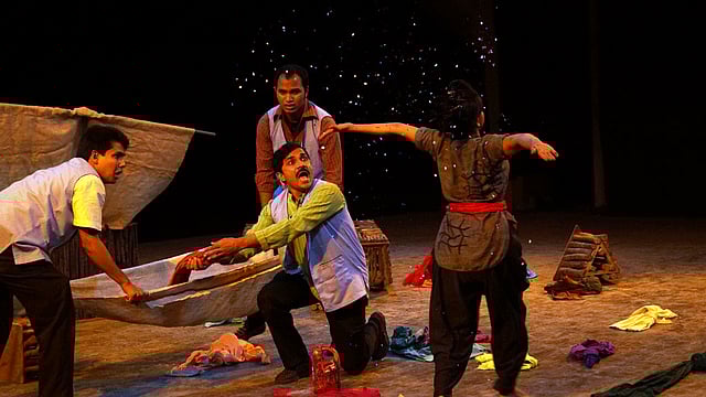 স্বপ্নদল প্রযোজনায় সেলিম আল দীনের ‘হরগজ’ নাটকের দৃশ্য