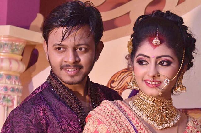 স্বামী সুবান রায়ের সঙ্গে তিয়াসা রায়