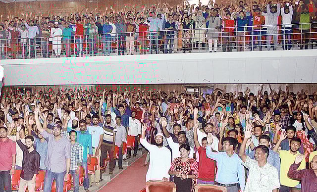 ময়মনসিংহ পর্বে তরুণদের উচ্ছ্বাস