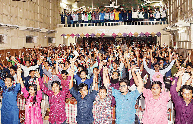 কুমিল্লা পর্বে হাত হাত মিলিয়ে তরুণদের দেশ গড়ার প্রত্যয়