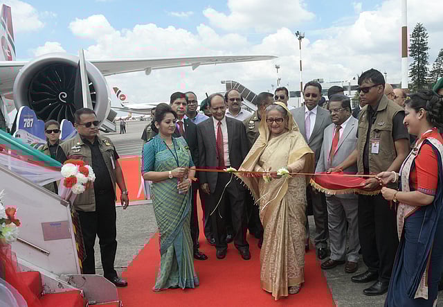 উদ্বোধনী অনুষ্ঠানে ফিতা কাটেন প্রধানমন্ত্রী