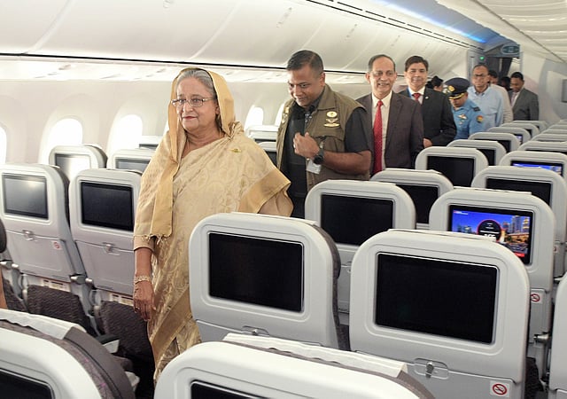 উদ্বোধনের পর আকাশবীণা পরিদর্শন করেন প্রধানমন্ত্রী