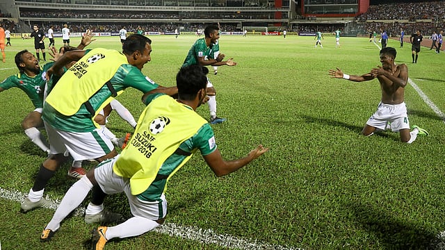 গোলের পর এভাবেই বুনো উল্লাসে মাতলেন বাংলাদেশের ফুটবলাররা। ছবি: শামসুল হক