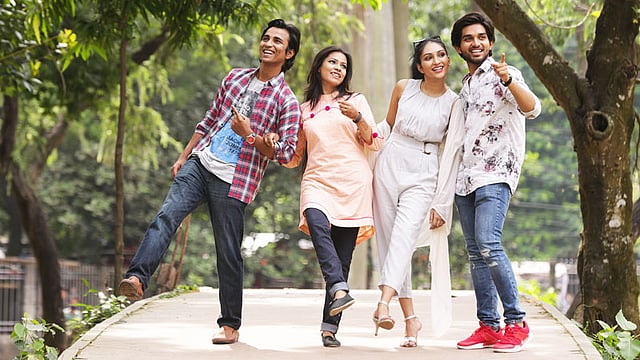 জীবন উদ্যাপনের। যত হতাশাই আসুক, তাকে জয় করতেই হবে। মডেল: সুহাস, খুশবু, মৃত্তিকা ও আবির, ছবি: কবির হোসেন