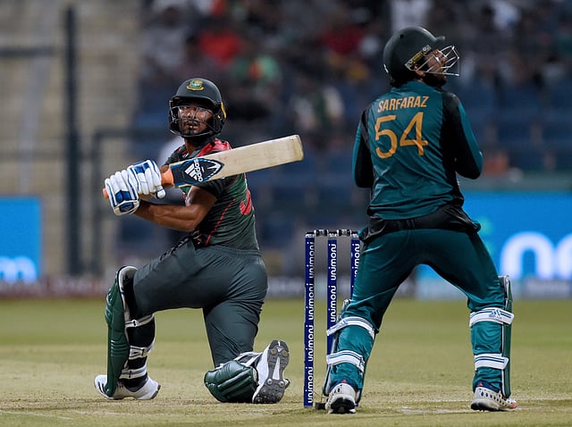 সাতে নামা মাহমুদউল্লাহও পারেননি শেষে ঝড় তুলতে। ছবি: এএফপি