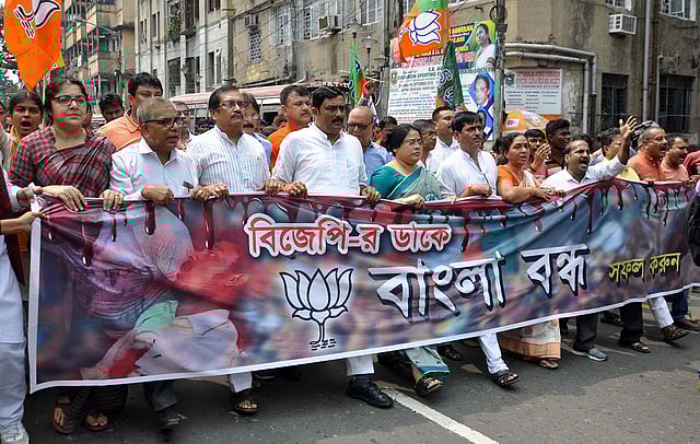 আজ বুধবার সকাল ছয়টা থেকে রাজ্যব্যাপী বাংলা বনধ কর্মসূচি পালন করছে বিজেপি। ছবি: ভাস্কর মুখার্জি