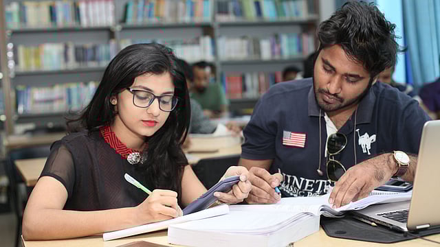 সবার আগে ঠিক রাখতে হবে পড়ালেখা, এর কোনো বিকল্প নেই। ছবি: স্বপ্ন নিয়ে