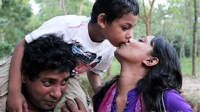 ছেলে রায়ানের সঙ্গে মোশাররফ করিম ও রোবেনা রেজা জুঁই