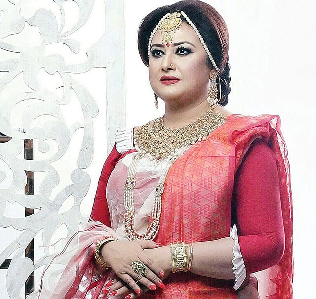 পুজোর সাজে উত্তরের নকশার জন্য মডেল হয়েছেন পঞ্চকবির গানের কন্যা ঋদ্ধি বন্দোপাধ্যায়