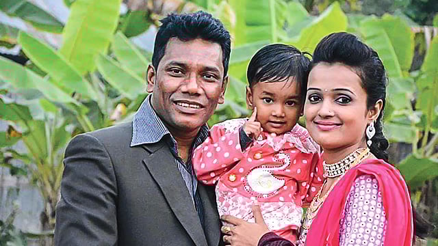 স্বামী ও মেয়ের সঙ্গে এলিনা