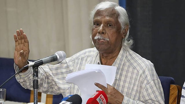 সংবাদ সম্মেলনে জাফরুল্লাহ চৌধুরী। ছবি : দীপু মালাকার