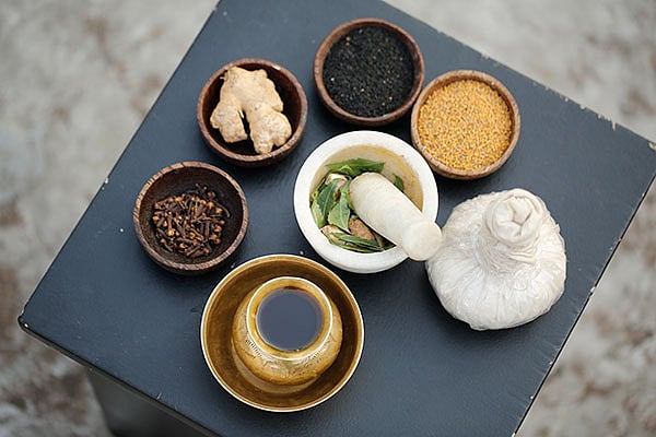 প্রাকৃতিক নানা উপাদান থেকেই নেওয়া হয় আয়ুর্বেদিক রূপচর্চার উপকরণ