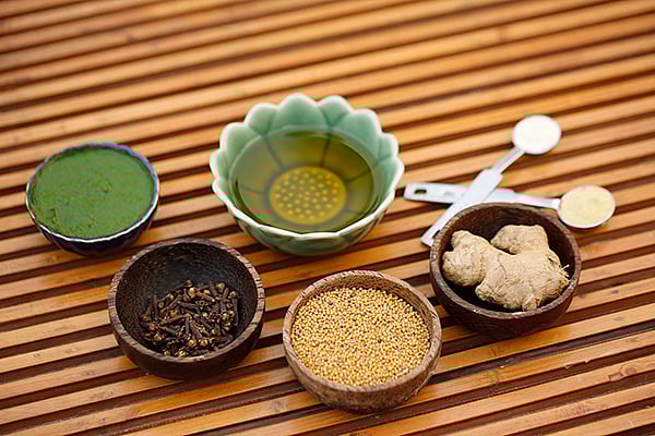 প্রাকৃতিক নানা উপাদান থেকেই নেওয়া হয় আয়ুর্বেদিক রূপচর্চার উপকরণ