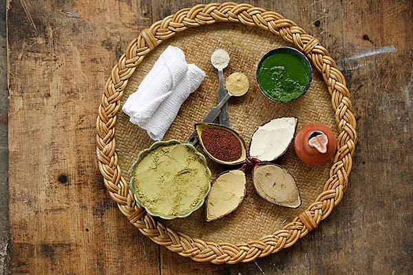 প্রাকৃতিক নানা উপাদান থেকেই নেওয়া হয় আয়ুর্বেদিক রূপচর্চার উপকরণ