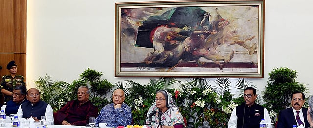 প্রধানমন্ত্রী শেখ হাসিনা গণভবনে আওয়ামী লীগের যৌথসভায় সভাপতিত্ব করেন। সভায় আওয়ামী লীগের কেন্দ্রীয় কার্যনির্বাহী সংসদ, উপদেষ্টা পরিষদ এবং সংসদীয় দলের সদস্যরা উপস্থিত ছিলেন। ঢাকা, ২৬ অক্টোবর। ছবি: পিআইডি