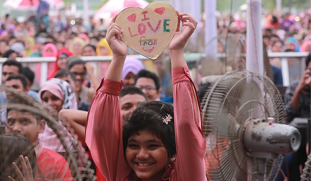 কিআনন্দে আজ দিনভর হইচই করবে কিশোর-কিশোরীরা। ছবি: জাহিদুল করিম