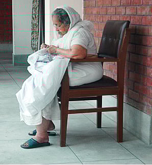 বয়স্কদের জন্য সঠিক পুনর্বাসনের ব্যবস্থাটি খুবই গুরুত্বপূর্ণ