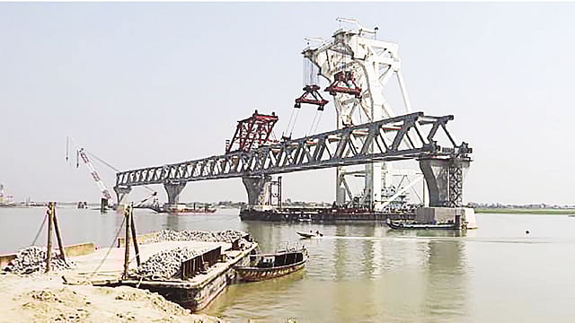 যোগােযাগের ক্ষেত্রে আমােদর সবচেেয় বড় সাফল্য নিজ অর্থে পদ্মা সেতু নির্মাণের উদ্যোগ