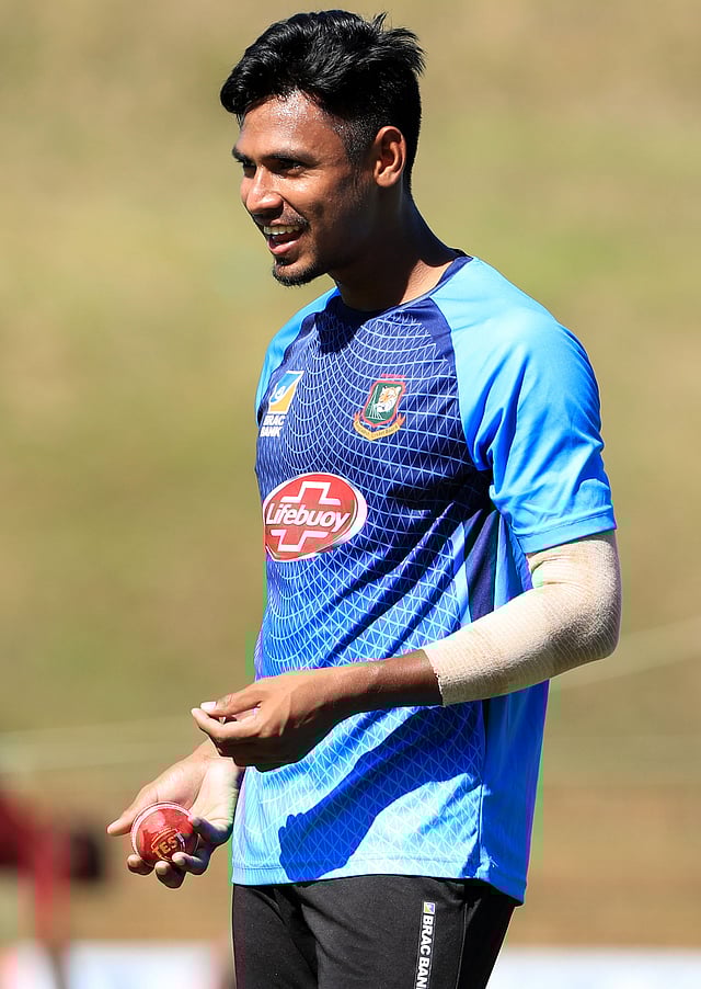 মোস্তাফিজ খেলতে পারেন ঢাকা টেস্টে। ছবি: প্রথম আলো