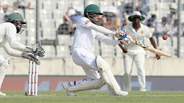 আজকের সেঞ্চুরিটা মুমিনুলের কাছে অনেক ‘ইন্টারেস্টিং’, অনেক আবেগের। ছবি: প্রথম আলো