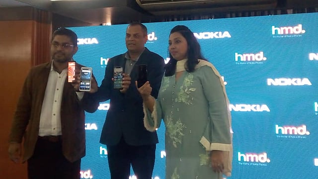 নকিয়ার নতুন দুই স্মার্টফোন উদ্বোধন করেন এইচএমডির কর্মকর্তারা।